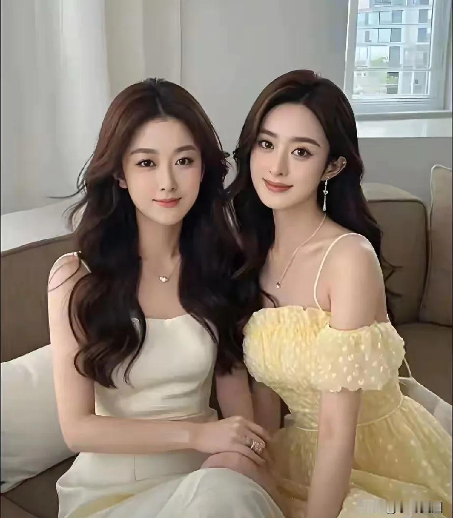 赵丽颖晒出与妹妹的绝美同框，瞬间引爆网络热议！照片中，妹妹五官精致如画，眉眼间流