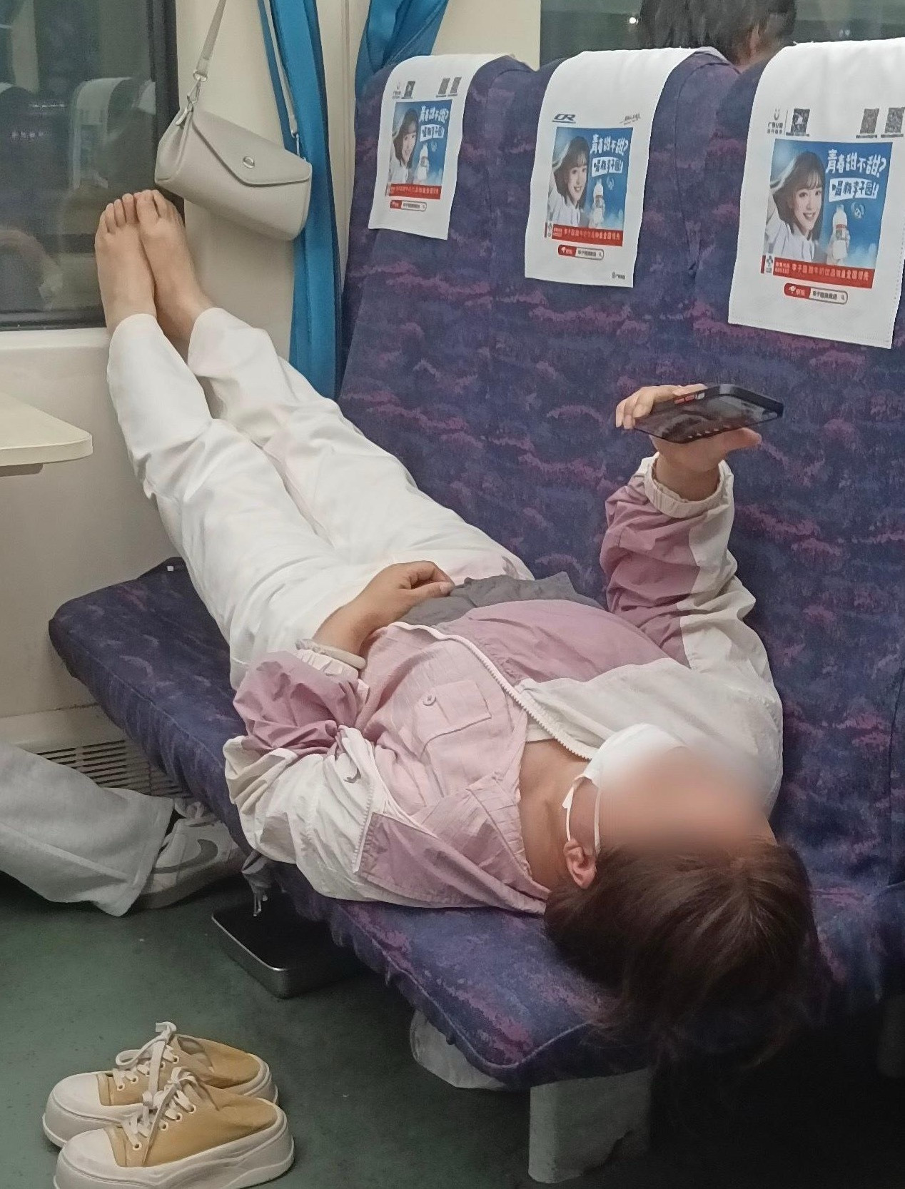 动车上遇到的，这种情况要怎么提醒她？
