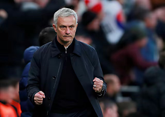 穆里尼奥早不是当年模样了！他当年在皇马的最大功绩，就是推翻巴萨王朝，靠的是复制国