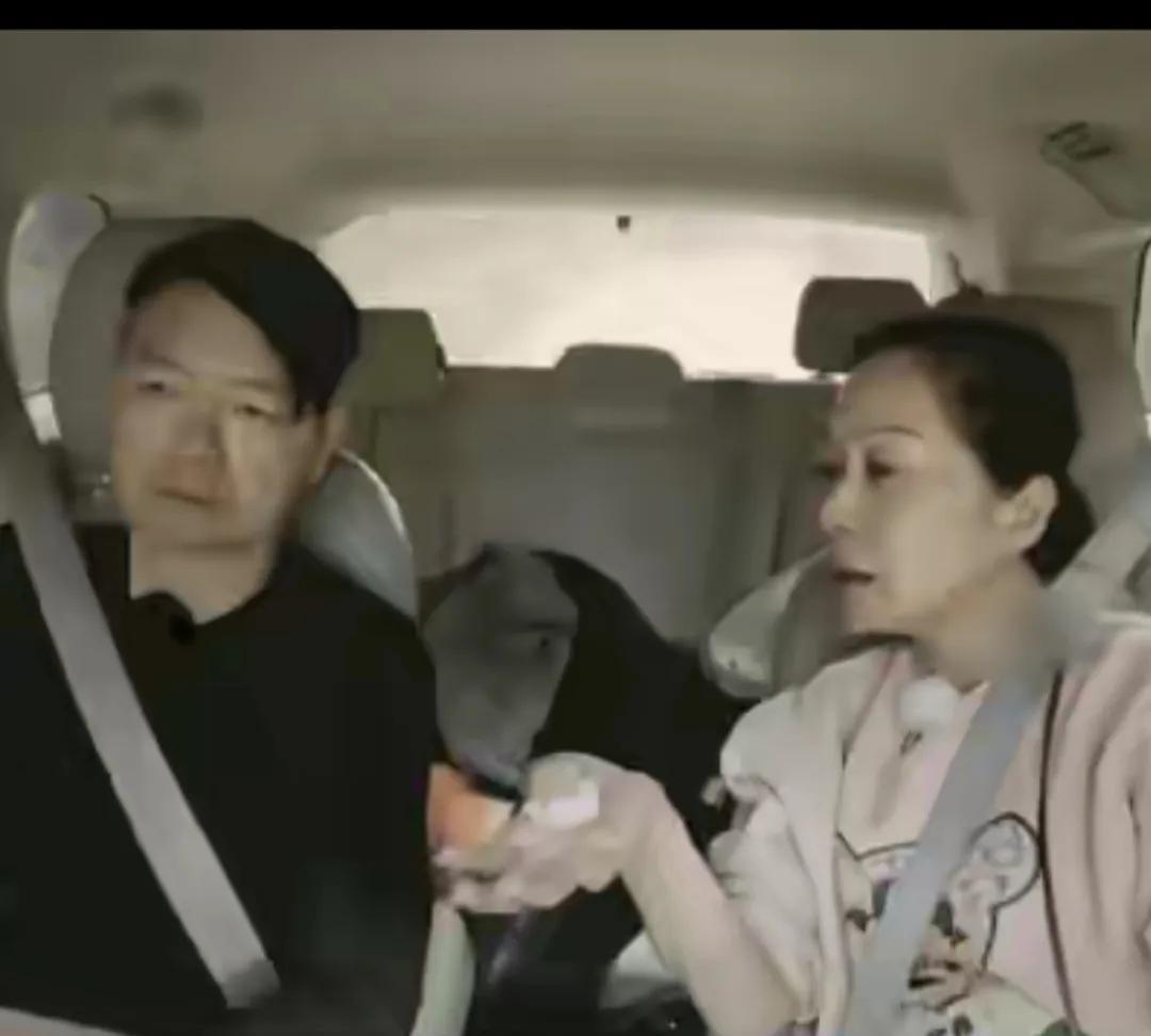 终于知道艾威花光身家给陈美玲治病，蹊跷的地方在哪里了。那就是家底不够厚，学富豪们