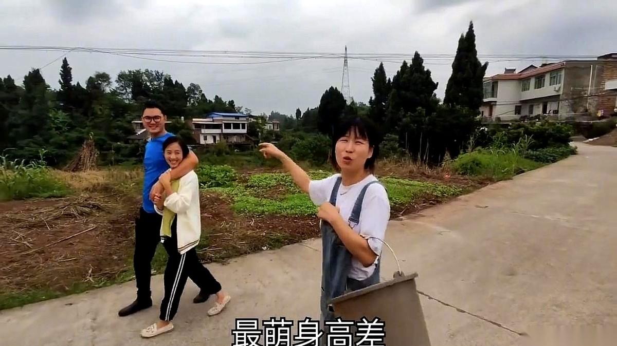 我敢说，当年那几个在土墙下分一锅饭吃的年轻人，打死也想不到，有一天大家会开着豪车