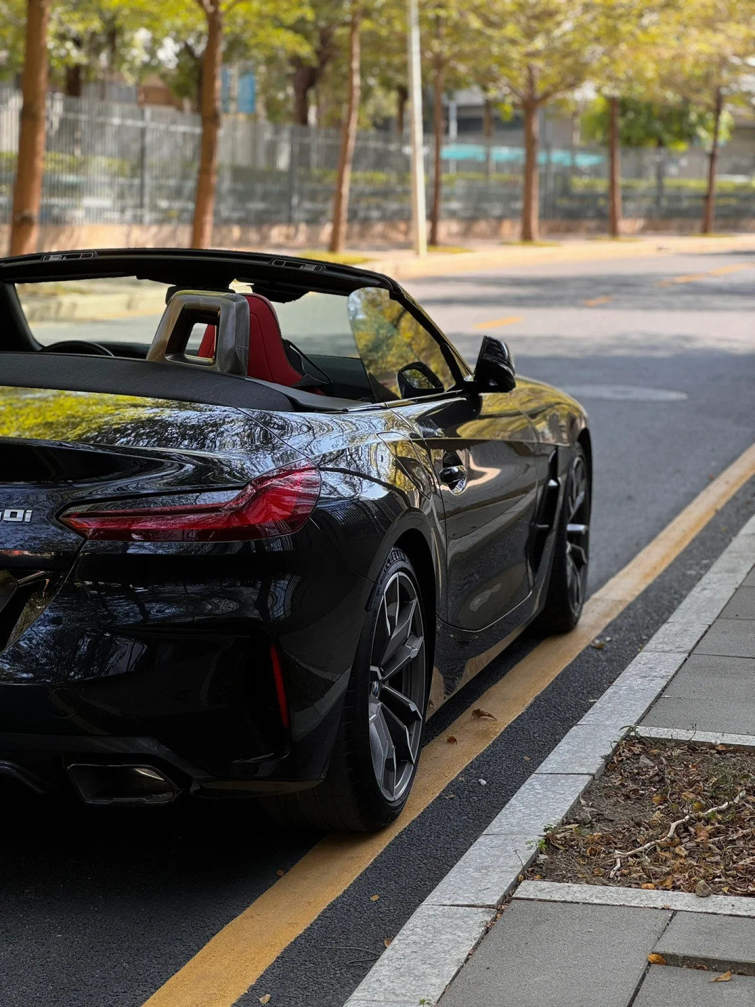 适合年轻人的第一台小跑车｜Z4M40i你永远不会需要，但又很想要的两门两座小跑