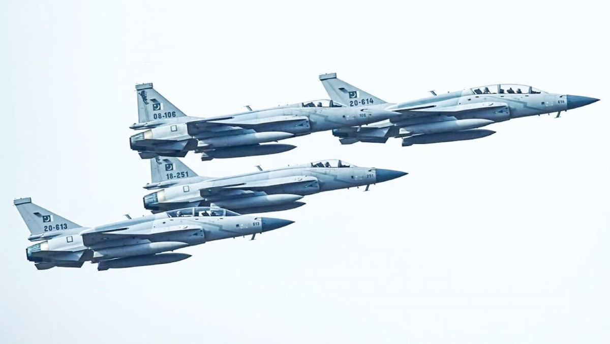 2025年5月25日，外媒爆出震撼消息：阿塞拜疆将采购40架枭龙战机，合同金额高