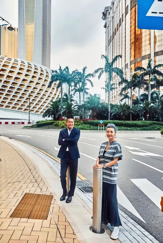 高曙光，看到媳妇眼睛都眯成了一条线，一看就是好男人