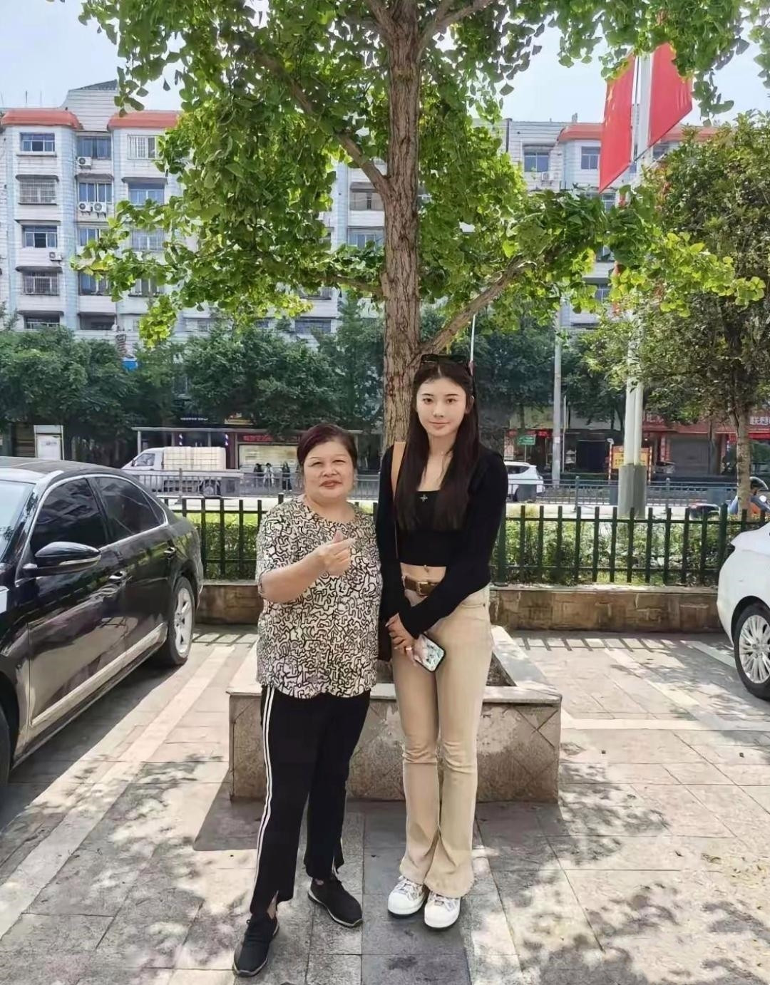 吴艳妮要是能去娱乐圈发展，肯定也是超一线级别的，美貌可以排前五十。 