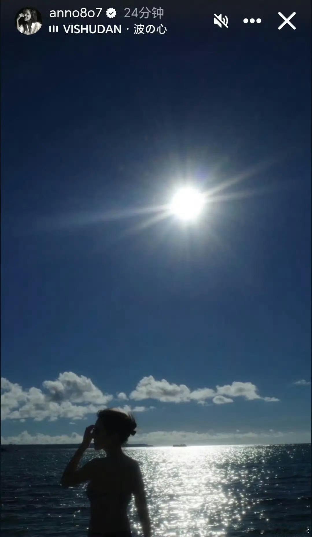 许玮甯晒比基尼照许玮甯晒海边泳装照一眼沦陷的海边美人，许玮甯比基尼造型大方秀身