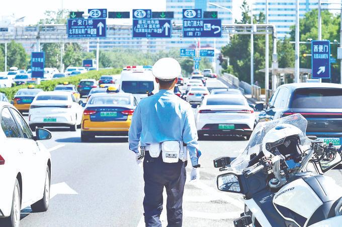 南充4名外籍人士证件过期滞留仅遭口头警告，柔性执法引全网两极热议！南充高坪公