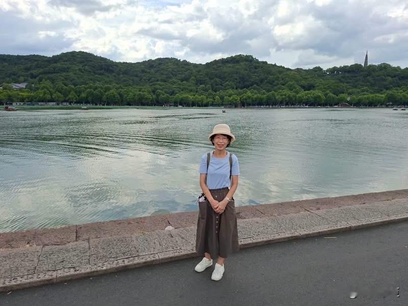柯文哲妻子陈佩琪今（8日）在脸书发文表示，七月底自己花钱“搭机”去上海、杭州、北