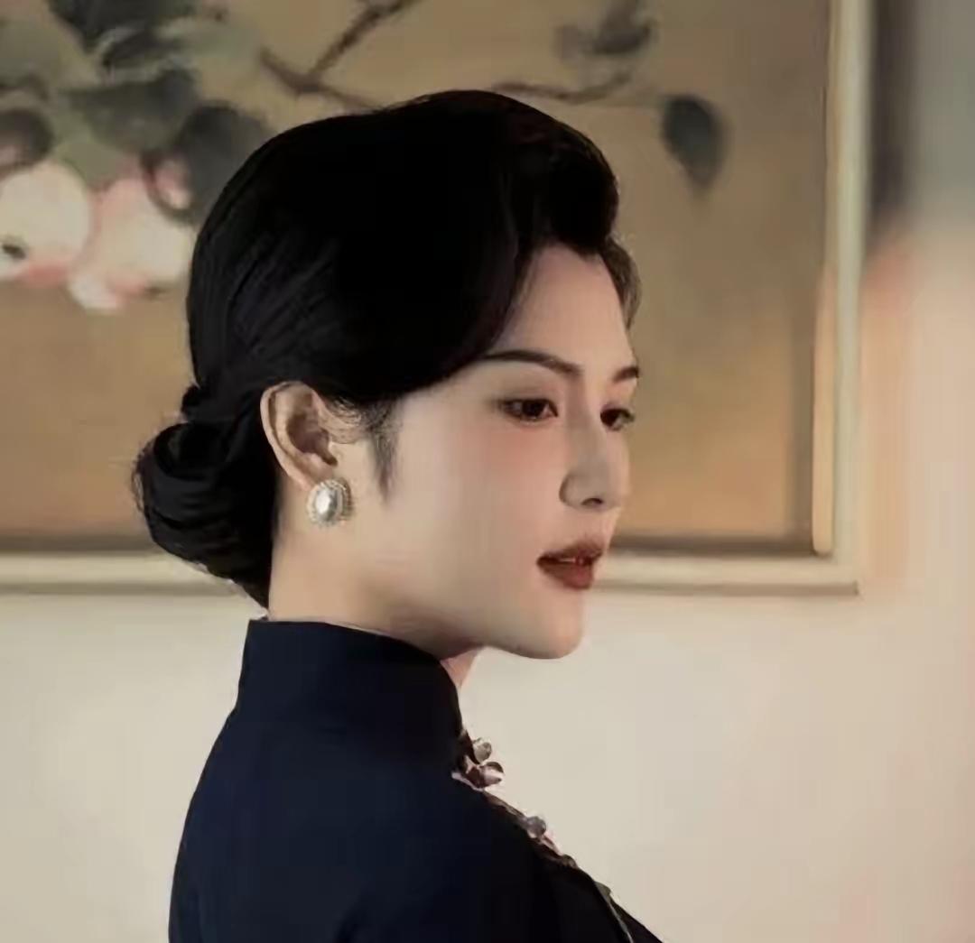 1936年西安，胡宗南在军官聚会上见黄鹤云一眼动心，后来得知她是自己手下副营长李