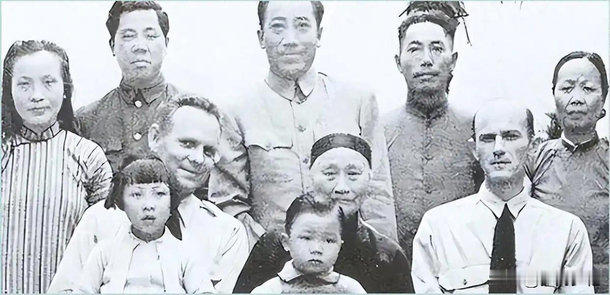 70年代，戴笠孙子在安徽修拖拉机被判死刑，他平静说出一句话，审讯员当场愣住，这顶