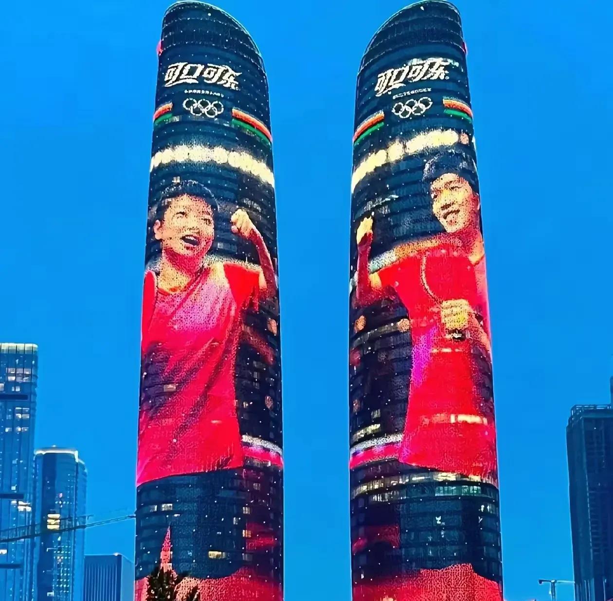 厦门双子塔亮灯迎国乒小将莎头组合现身引热议网友看法两极分最近厦门乒超联赛开