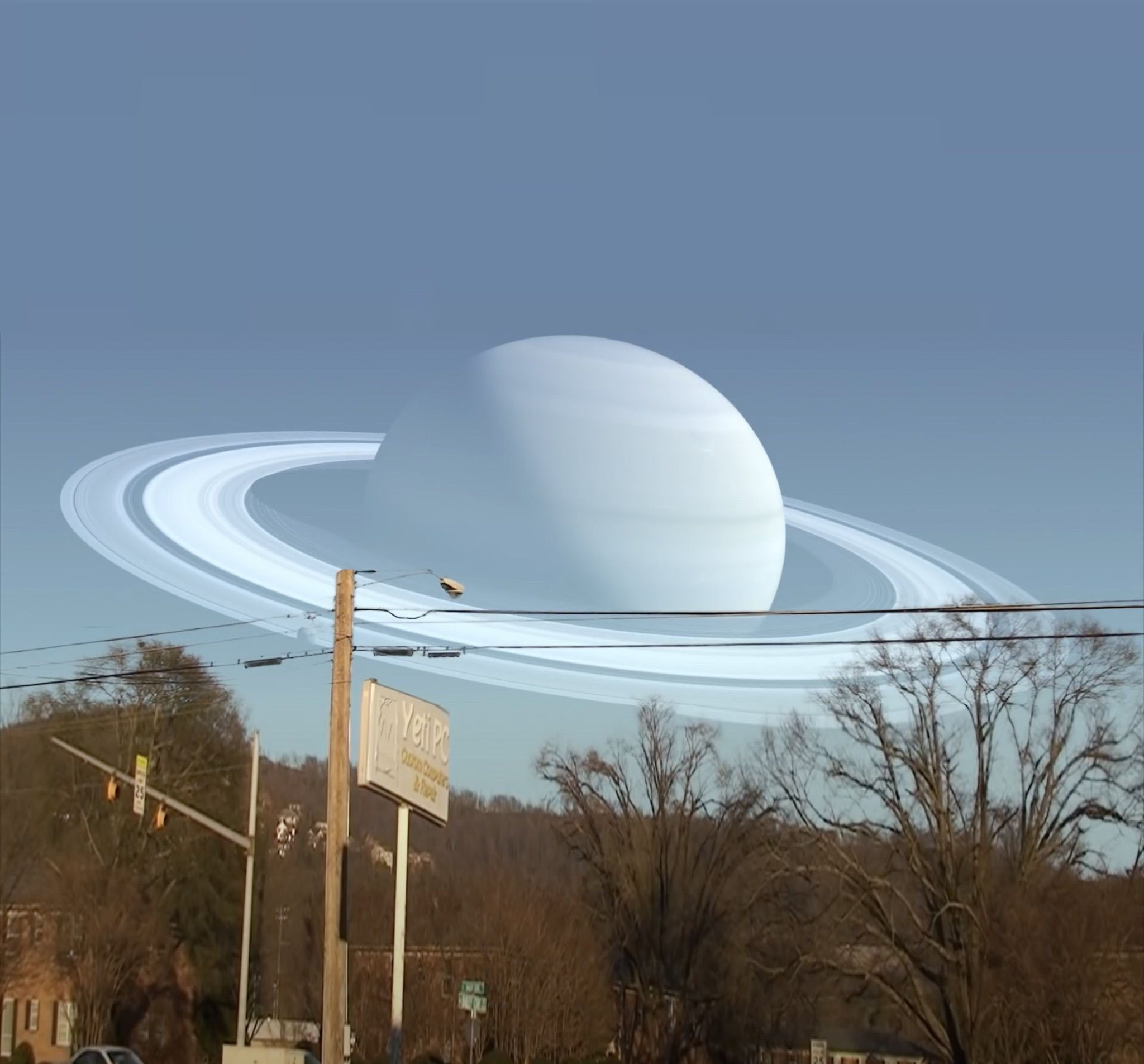 如果土星离地球的距离像月球一样近，它看起来就会是这样