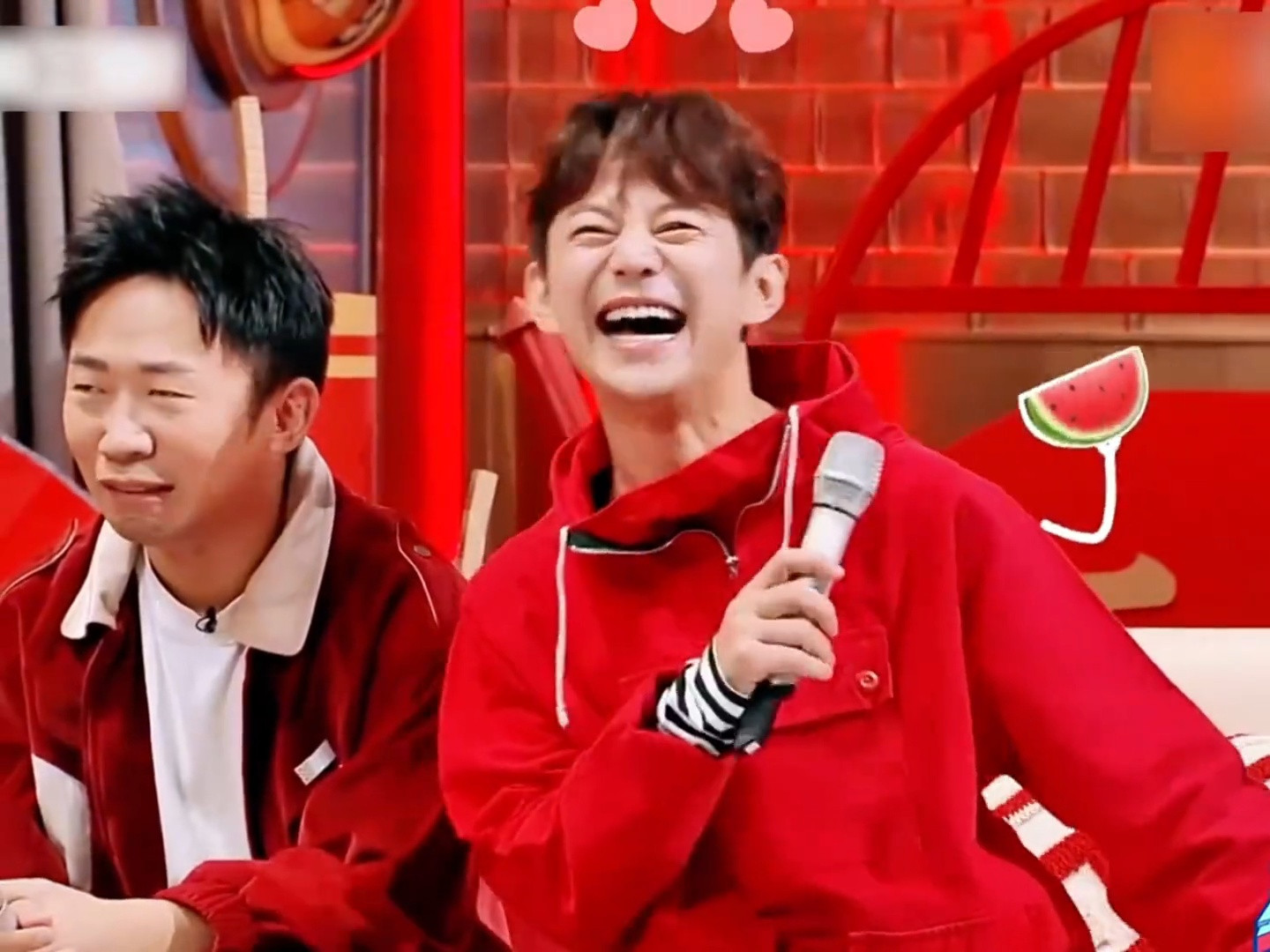 爆笑!彭昱畅情商天花板,何老师直呼没谁了