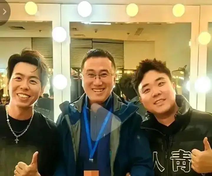 北展剧场3000个座位，竟只有9张终身票！康大鹏拿一张就是20年，这稀缺性，比