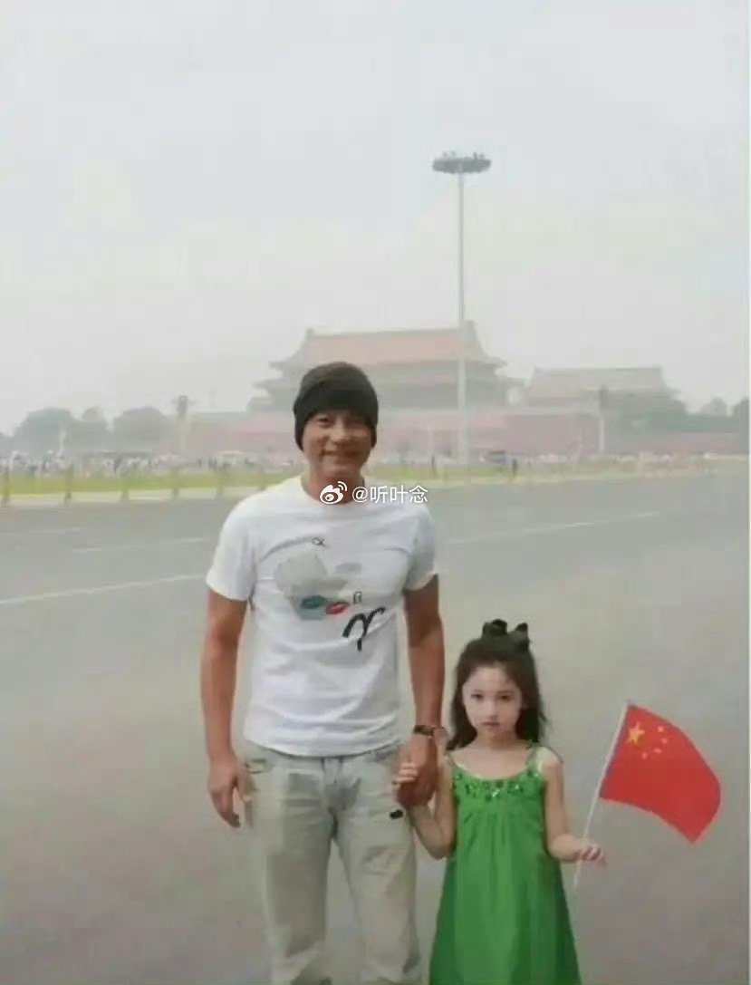 同样两个人，相隔14年。不得不说，小棉袄变成了大美人。