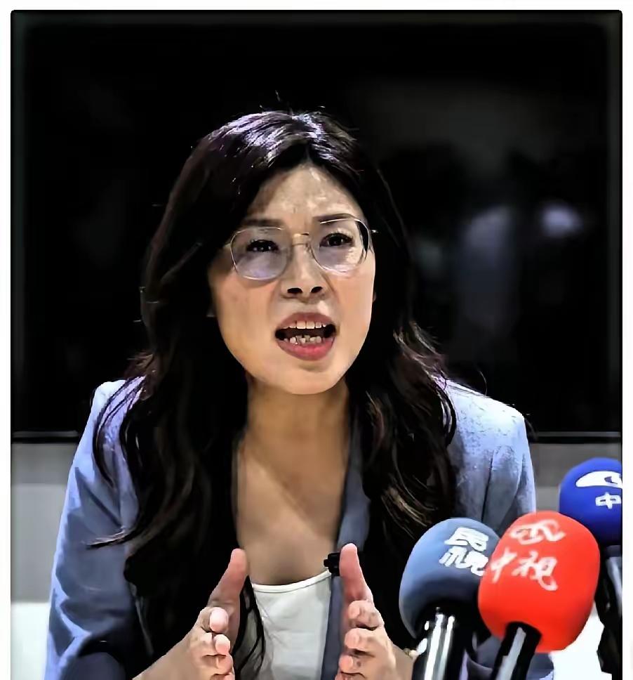郑女士这回赴美的算盘，算是彻底踢到铁板了。人还没上飞机，美国那边就先给她泼