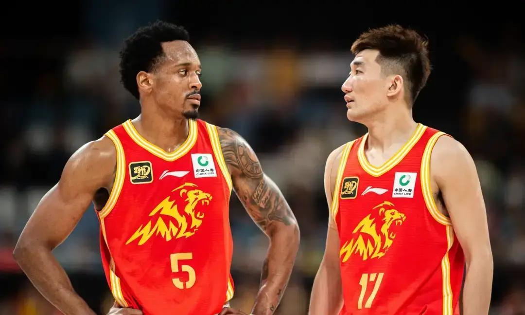 一觉醒来，以为自己穿越到了NBA2K的游戏世界。上海队这操作，属实是把“