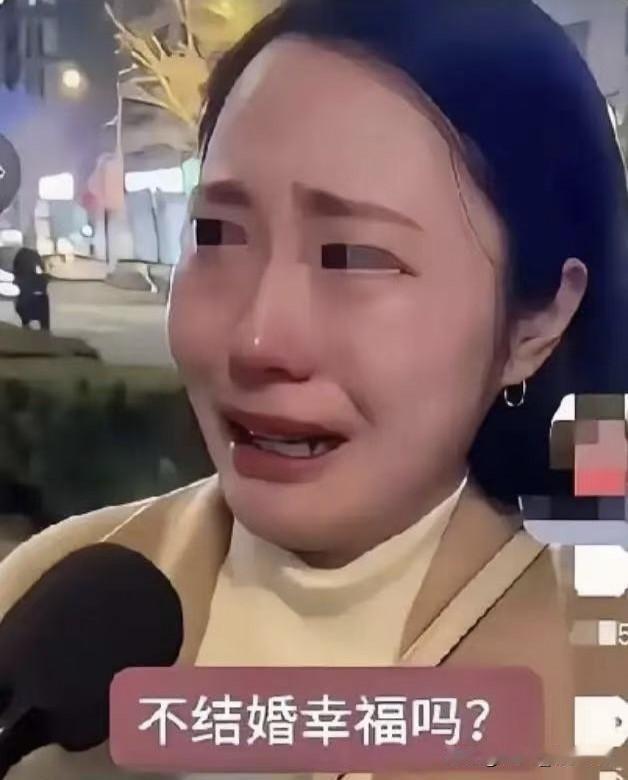 无锡街头这一幕，真让人破防！36岁大姐被问单身幸福吗？当场泪崩，哭着摆手说不幸福
