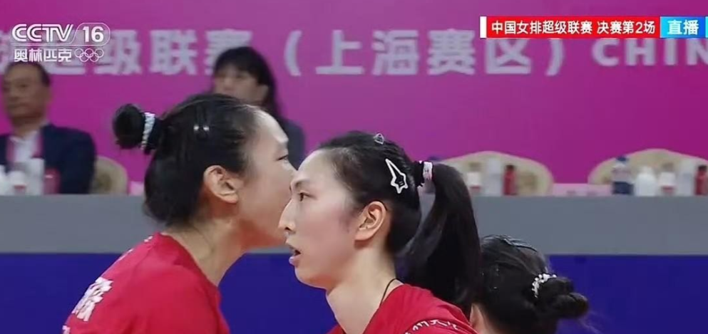 一颗球就接崩了整个赛季，江苏女排的溃败，不是输给兵强马壮的上海，是输给了自己那条