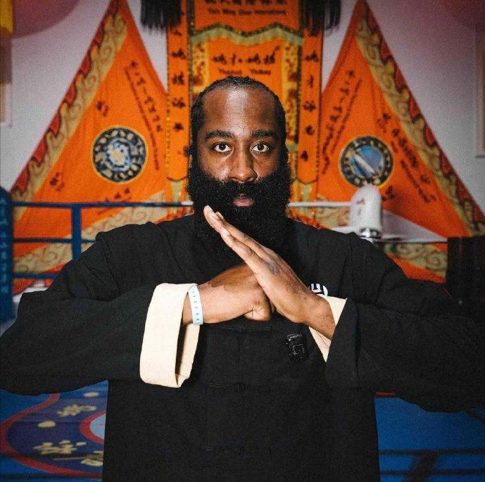 NBA历史得分榜更新：哈登破29000！1、詹姆斯：43127（现役）2、贾