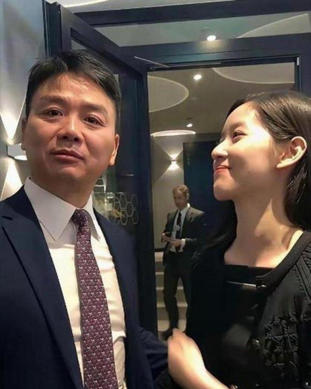 果然还是男人最懂男人。我问我爸：刘强东都五十多岁了，又不缺钱，为啥还要开个新公