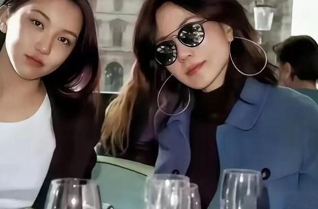 55岁王菲法国为女儿庆生，李嫣18岁的蜕变太美了，网友：基因太好