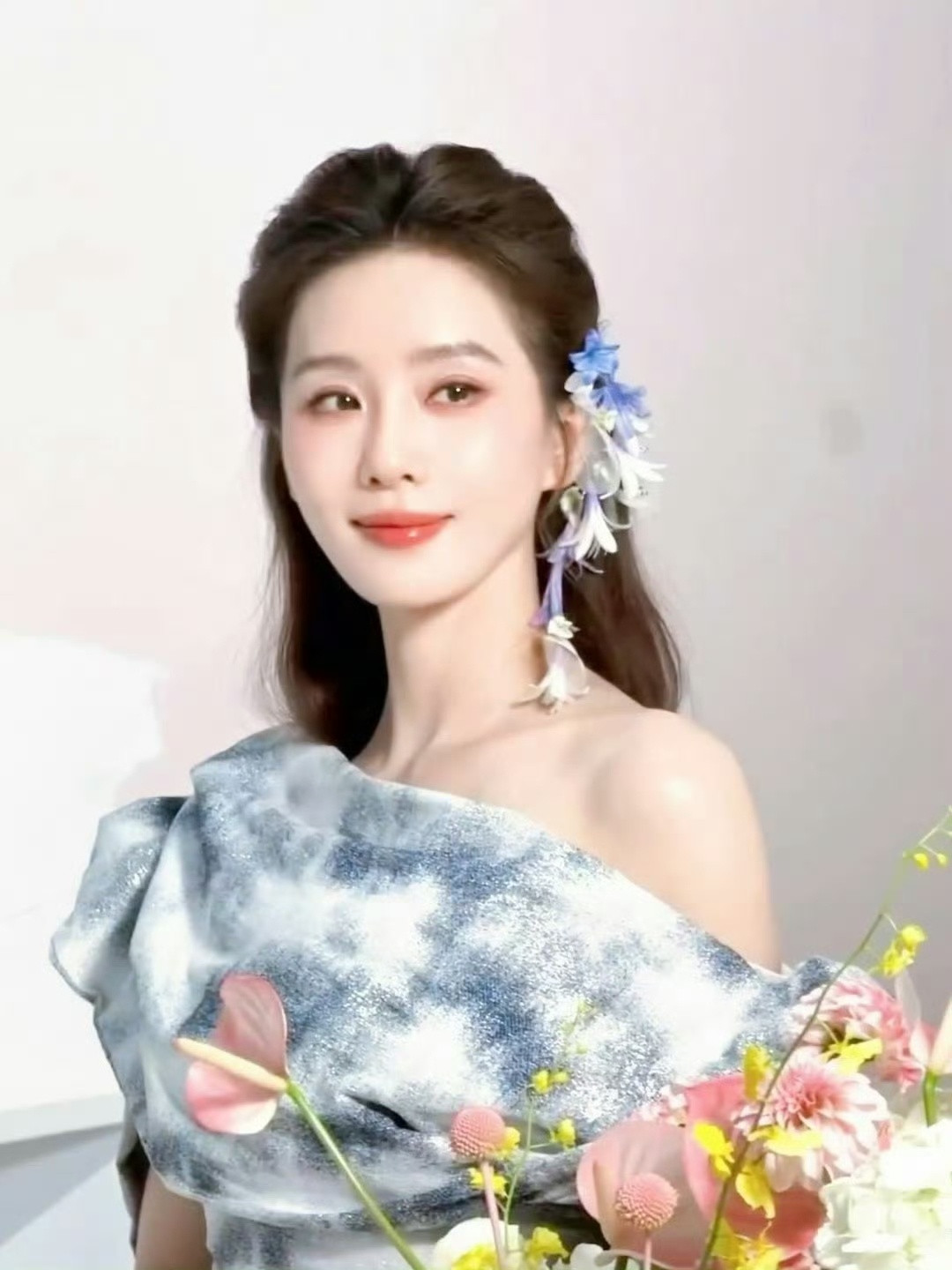 刘诗诗刘亦菲活动生图刘诗诗秒的太彻底了从颜值到身材到演技到一切，尤其是气质，清正