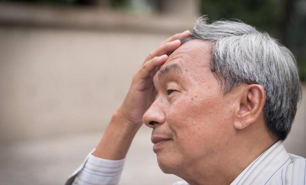 加速男性衰老的行为被发现，烟酒并不在内，5种行为需尽早改正男性衰老的第一反应
