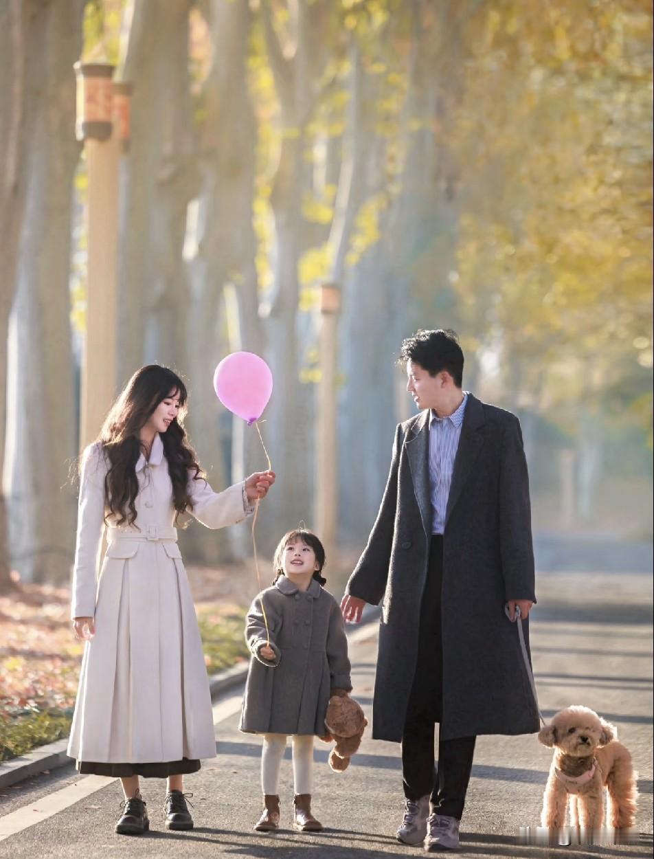 我观察很多长辈后发现了一件很扎心的事：人为什么年轻的时候很爱自己的孩子，甚至