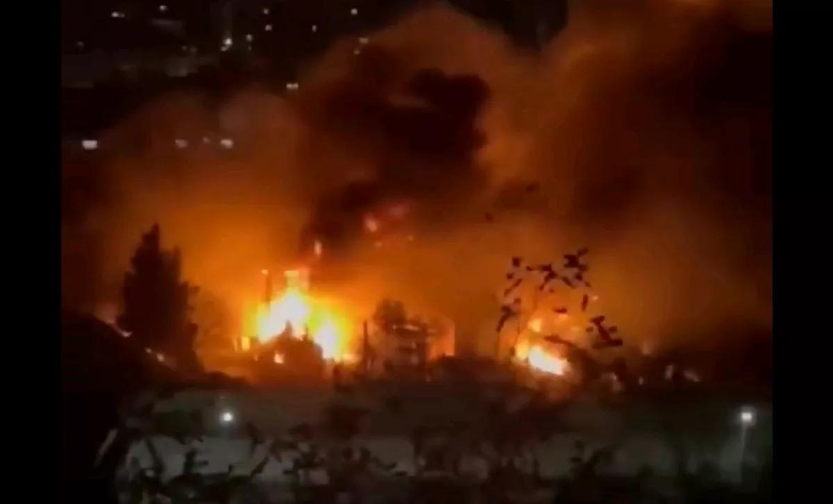 塔斯社消息，巴基斯坦向阿富汗发动大规模空袭。阿富汗《黎明新闻》发文证实，当地