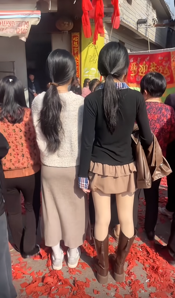这头发是多少天没洗，感觉好油。