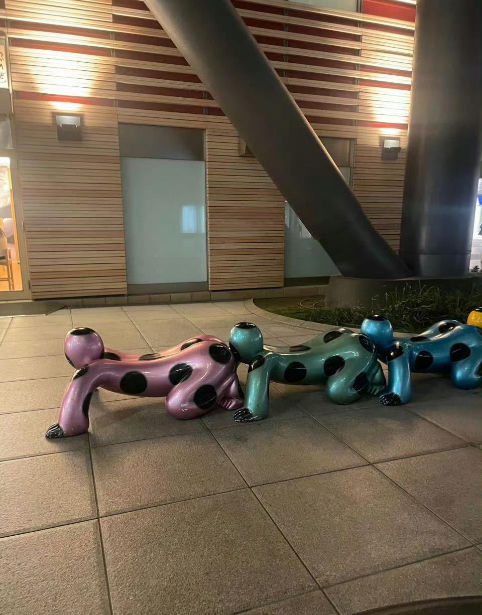 好诡异的雕塑啊看着就很不舒服不知道是什么人设计的