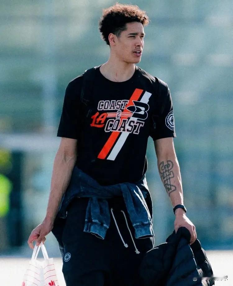 快船巨星伦纳德对小将尼德豪泽充满了期待！今天伦纳德在接受媒体采访时，聊到了小将尼