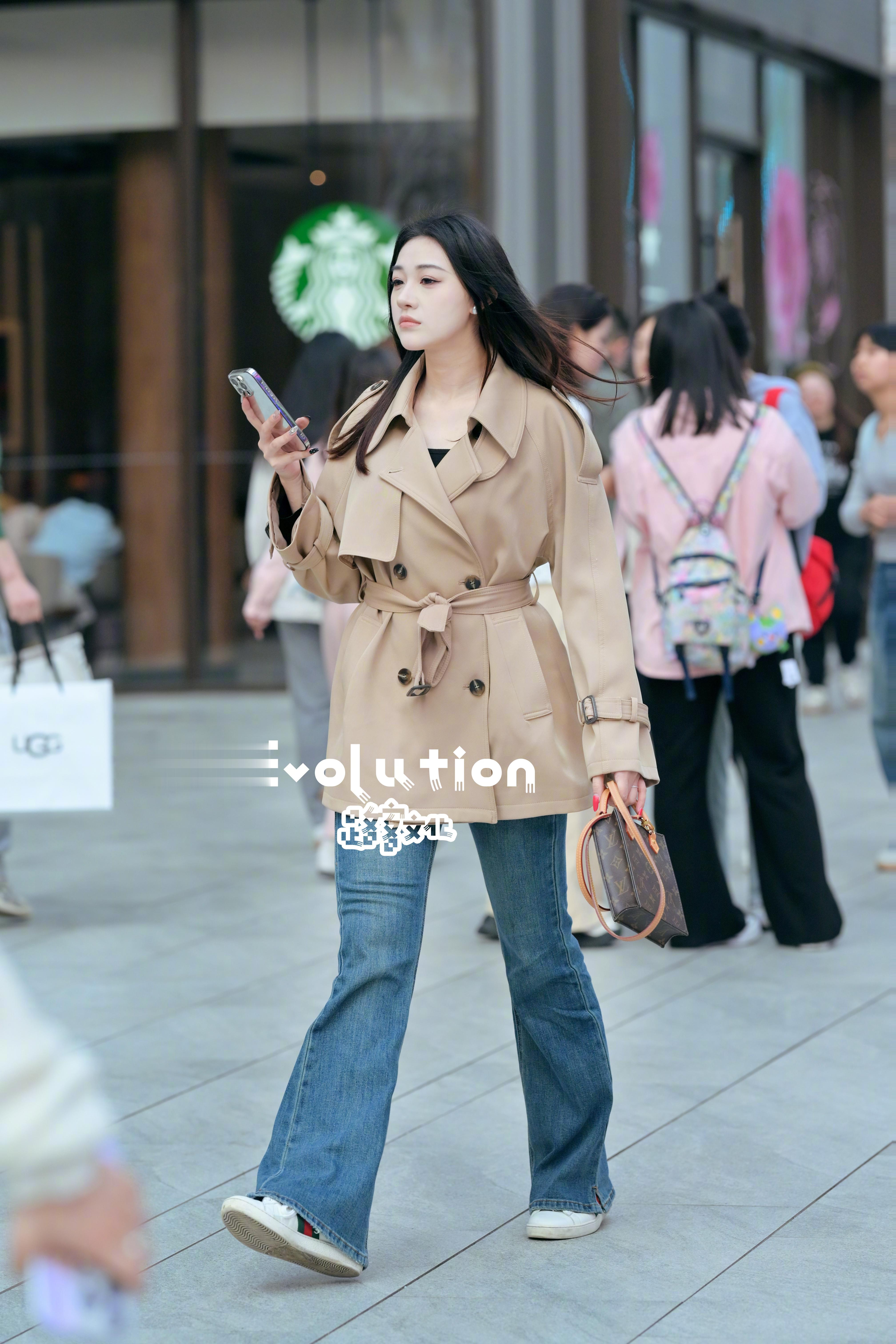 好像很久没拍到的一个小姐姐