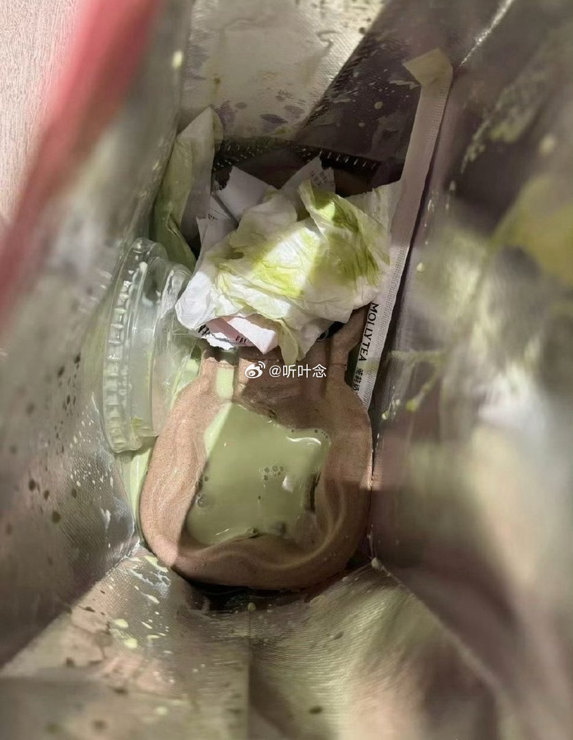 为什么骑手都喜欢把奶茶挂门把手啊一开门奶茶掉地上全洒了