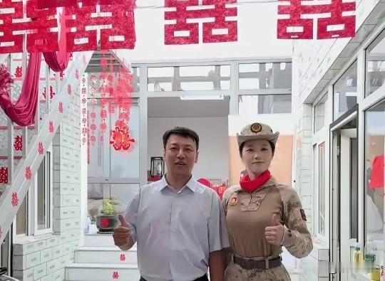 短视频平台上女民兵走秀视频日益增多，着实令人尴尬。参加阅兵是无上荣誉，是对她们训