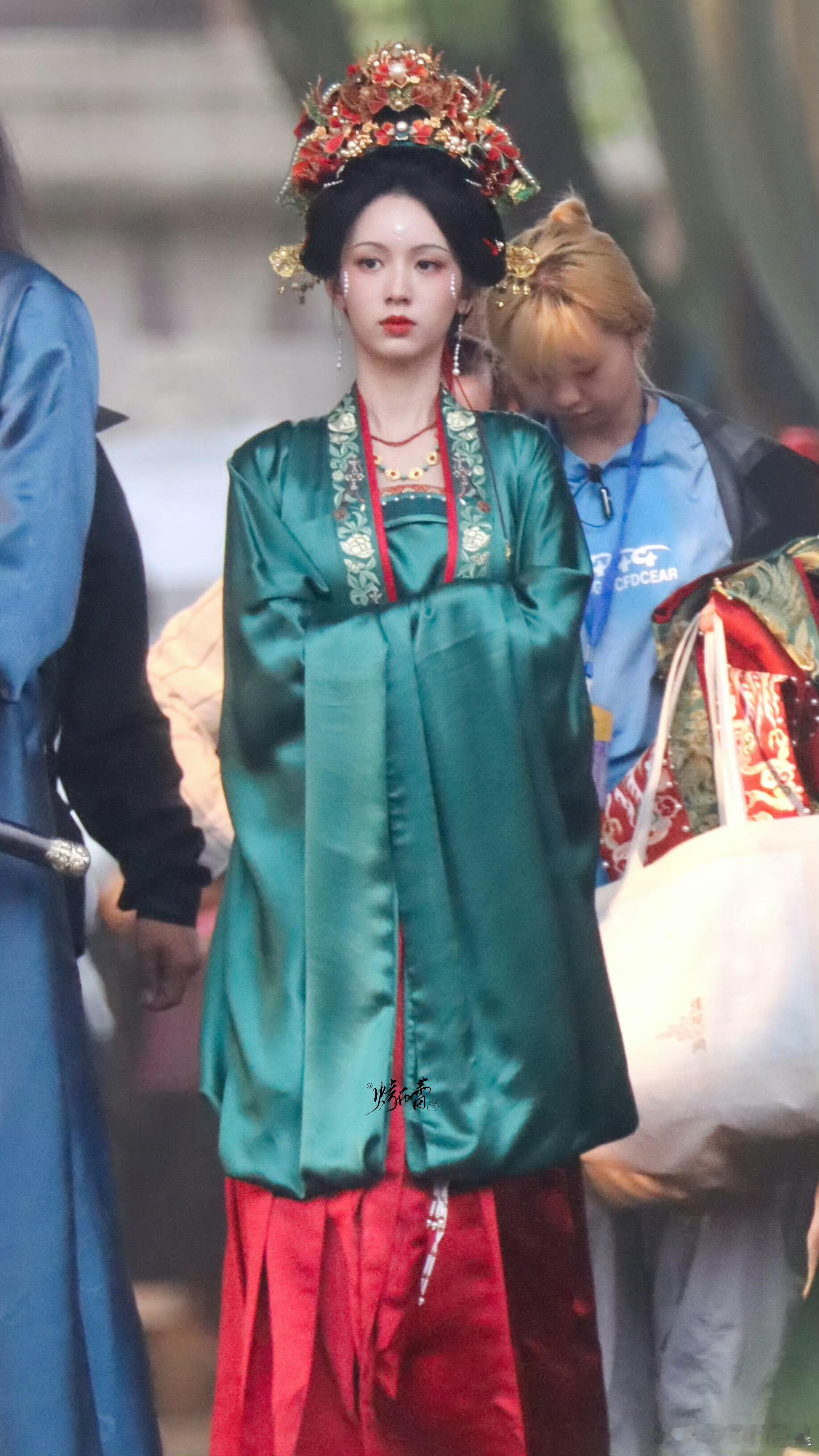 阿湘回来了周也一瓯春婚服造型路透周也一瓯春婚服造型梦回顾湘​​​