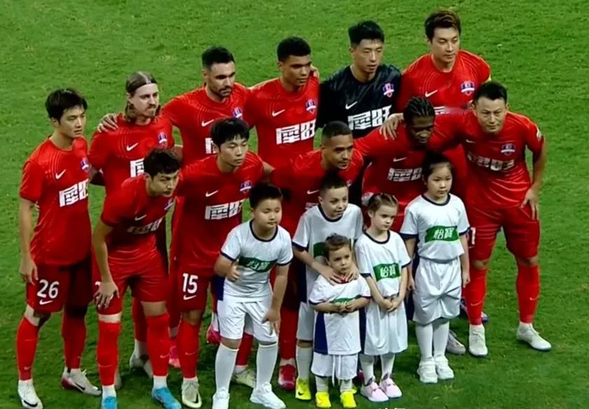 知道梅州客家降级后，领了个什么奖吗？公平竞赛奖。别的队降级，老板连夜开会，教