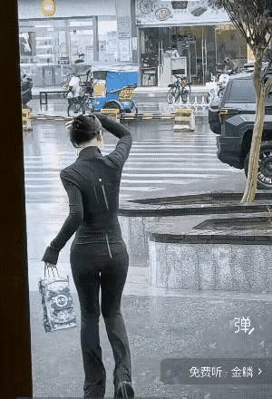 这个女孩的身材真是很好，这样的身材难得一见，实实在在说，如果身材不好的话，也不敢