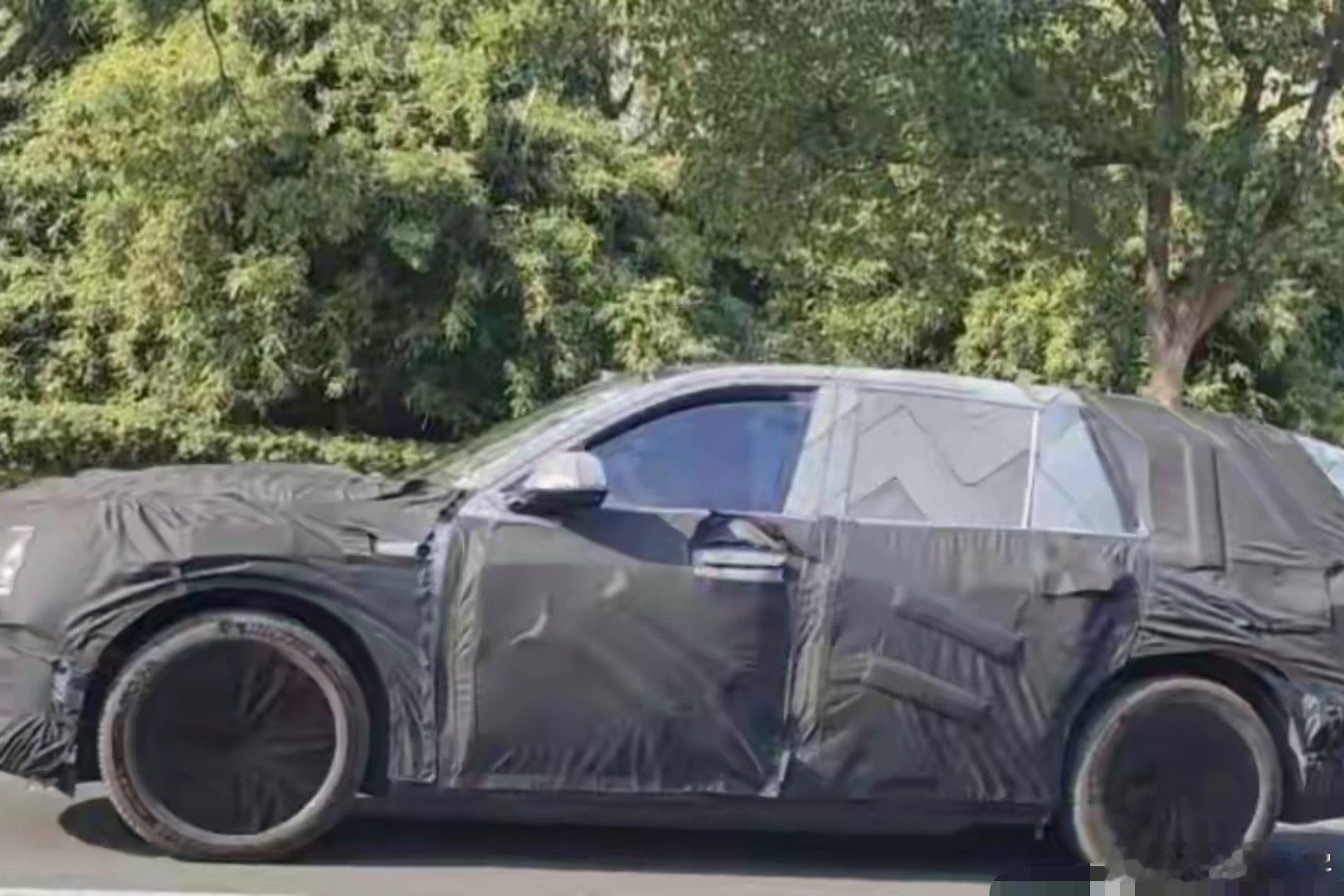 疑似是乐道L80的谍照来了，这回好像是上激光雷达了今年L80在工信部就是基于L9