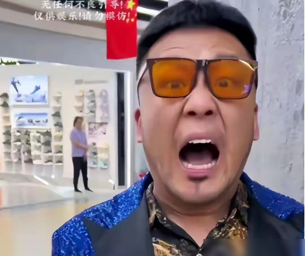 杨坤当年那句他有音乐吗，隔了二十年又被人刨出来了。刀郎没吭声。2004年没吭声，2023年《罗刹海市