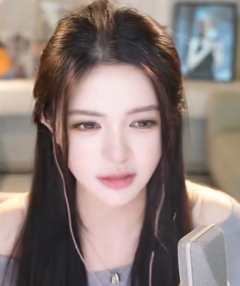 小师妹：下届宝可梦我会参加，但是我觉得不是因为热度去的，我说实话，不是我清高，这