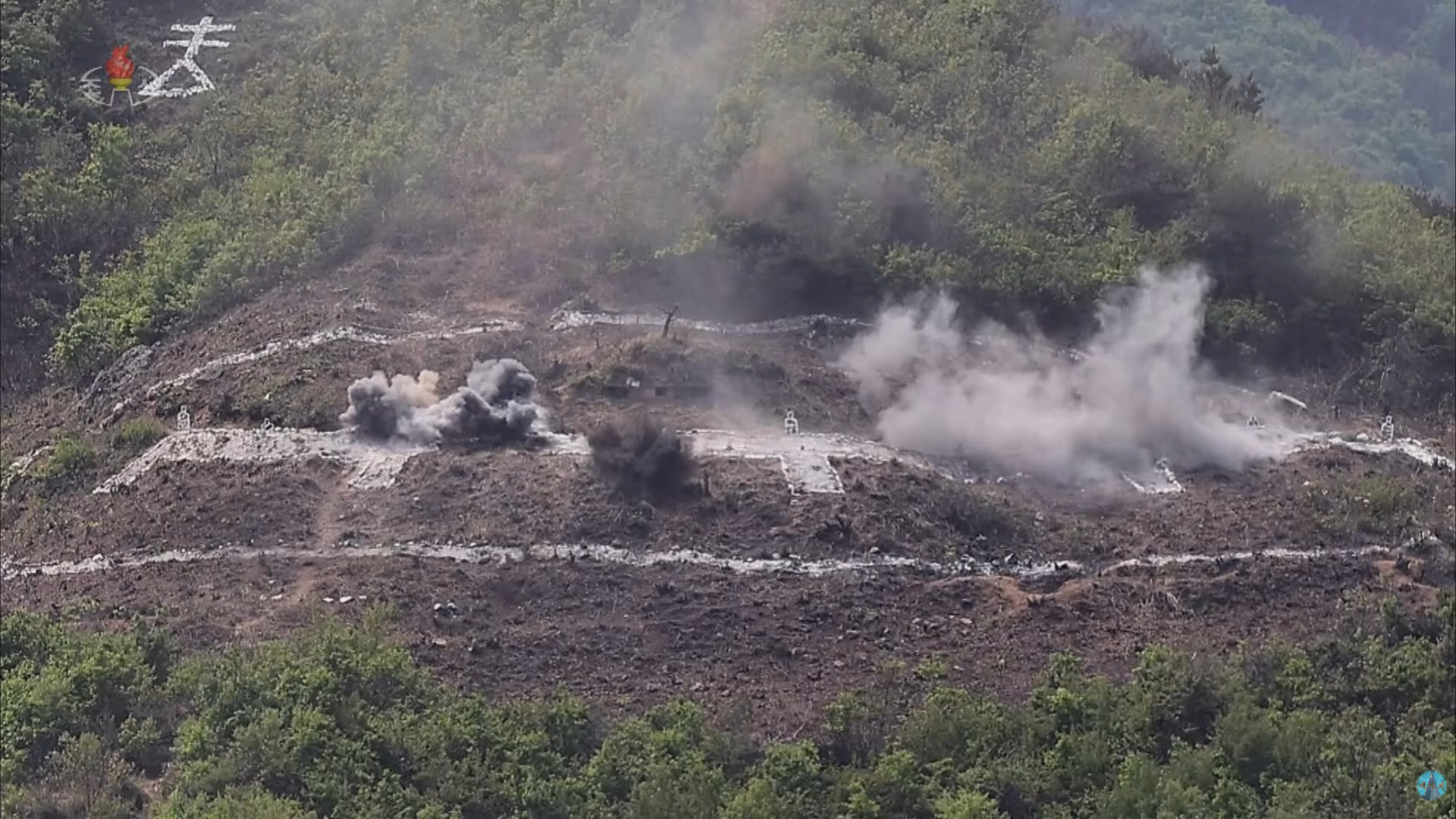 朝鲜人民军大联合部队下属轻步兵部队60毫米迫击炮射击比武。