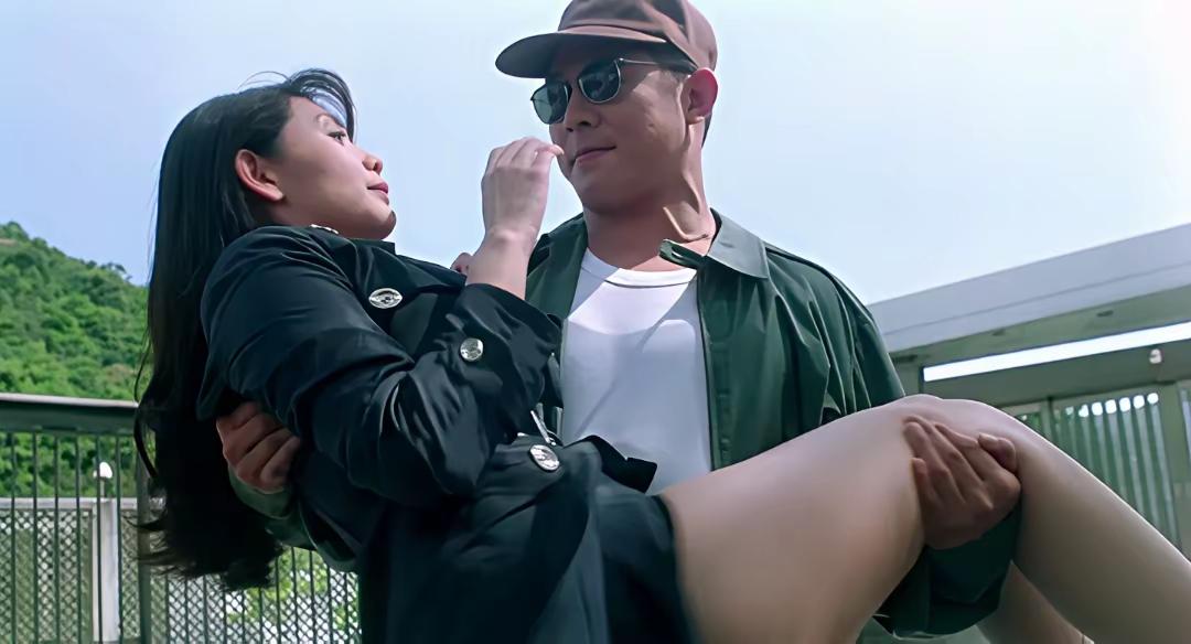 女的都是邱淑贞演的一个成龙一个李连杰感觉很相似只是感觉成龙那个电影里面的