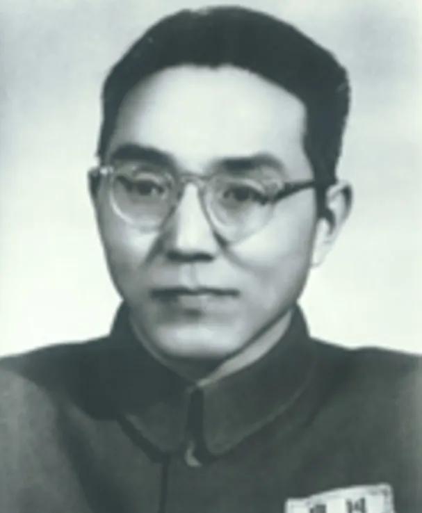 1949年，被判10年的地下党员戴中溶在牢里醒来，睁眼一看，整个监狱空荡荡的，一