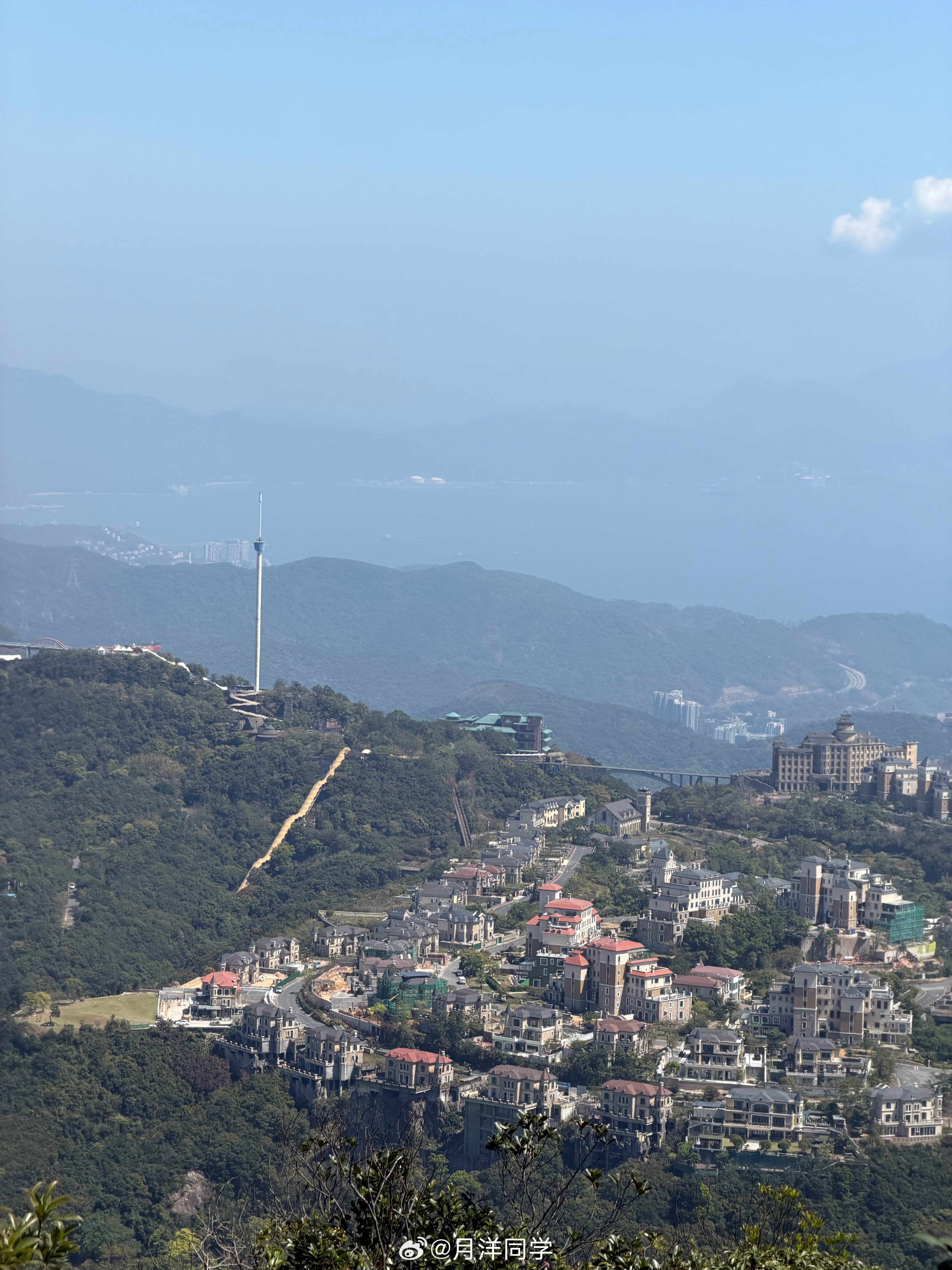 天气好出门溜溜腿第一次去梅沙尖人也太多了好再风景很美值得！深圳·梅沙尖