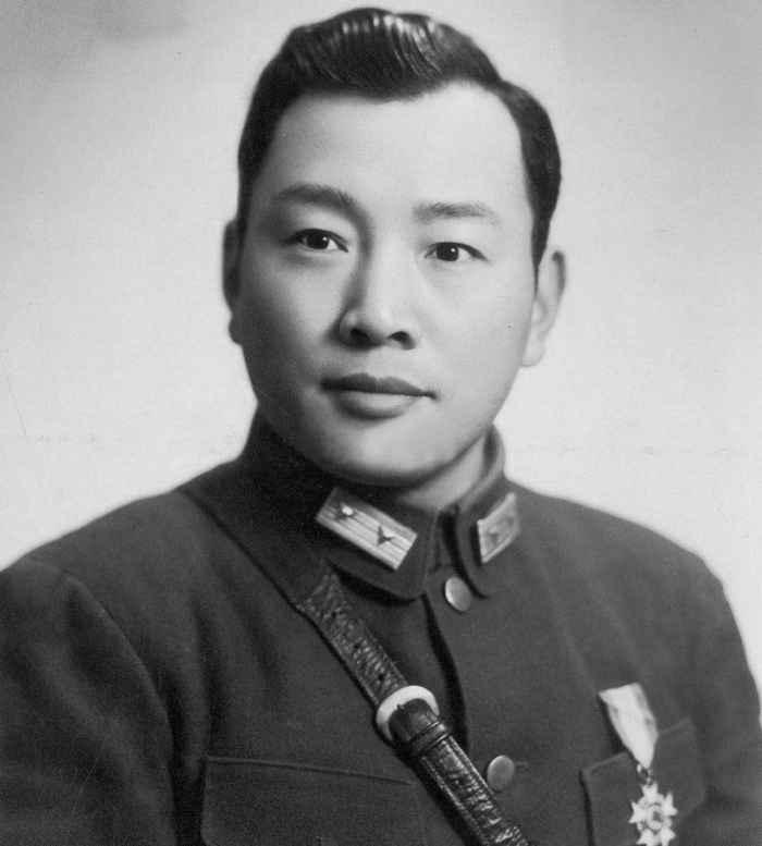1959年，北京功德林里，宋希濂特赦出门，门口冷清清，没人敢靠前。就在这时，