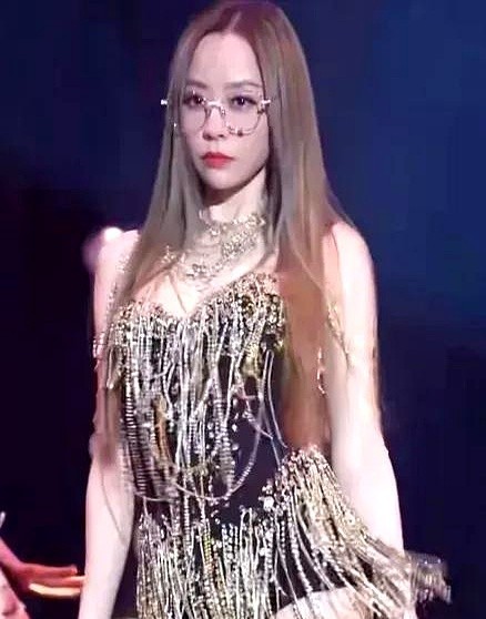 40岁的张靓颖给所有女生都提了个醒就算长得多美，保养得多好，也不