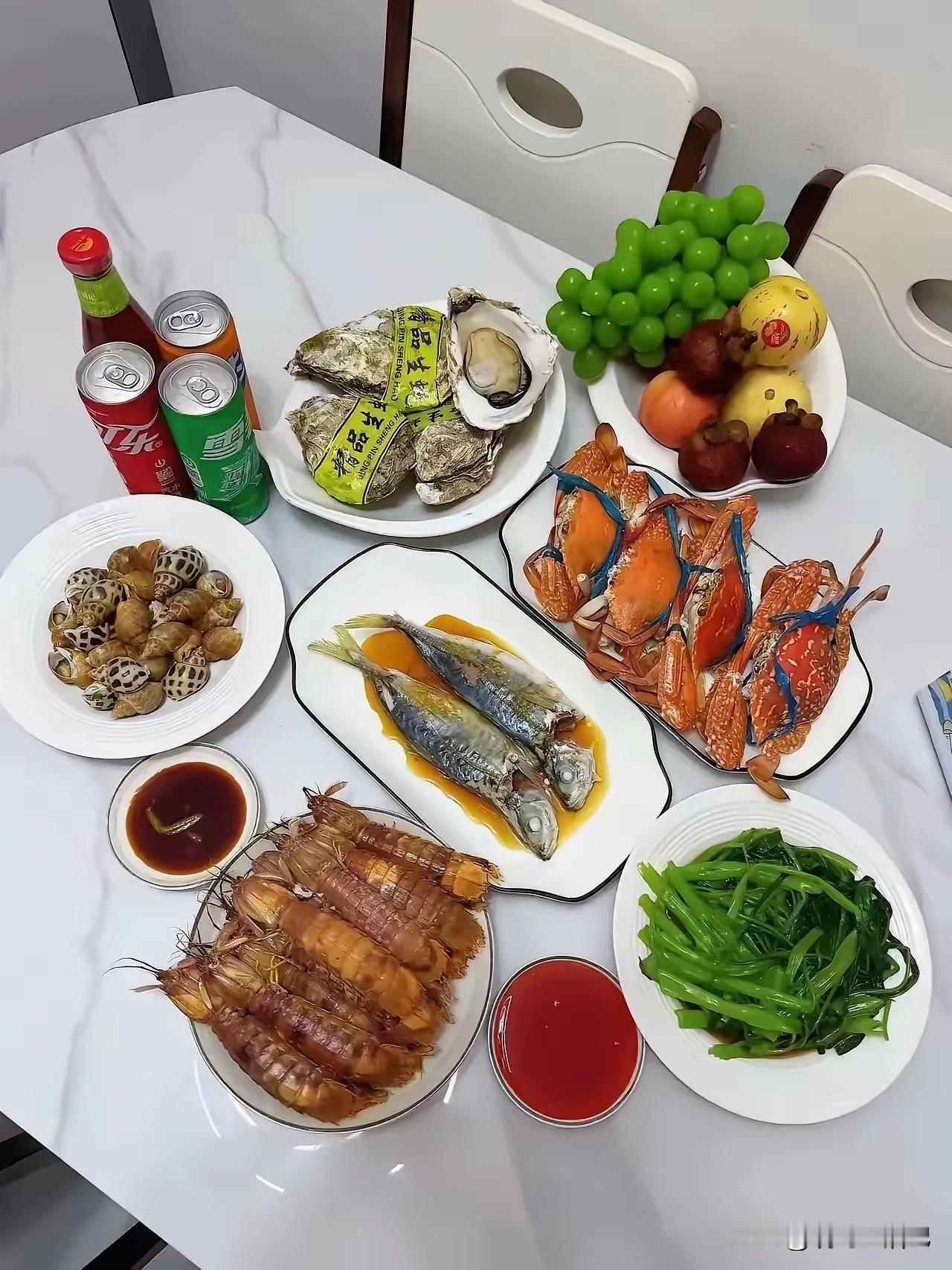 有没有经常吃海鲜的朋友，这桌菜值多少钱啊