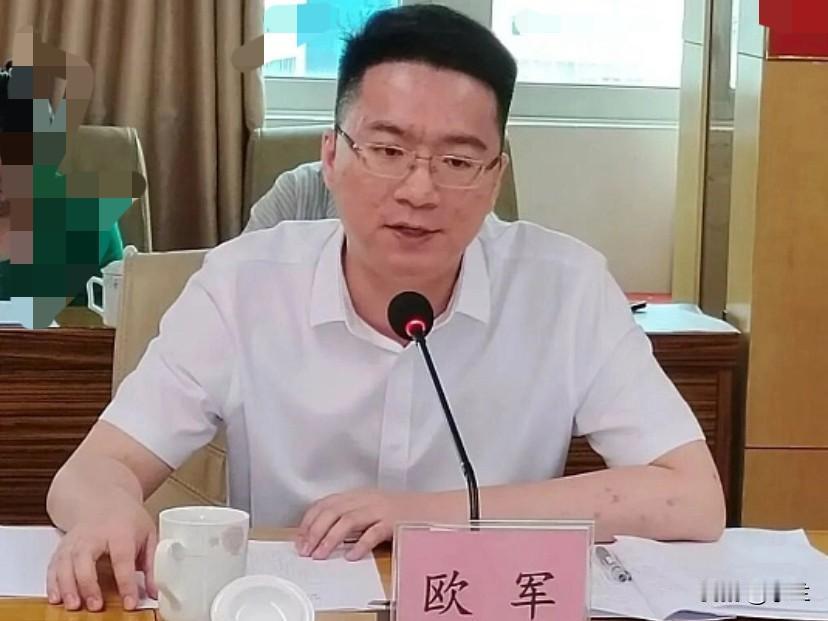广东省清远市清新区的欧军上了头条！他是江苏省睢宁人，有着研究生学历。1992